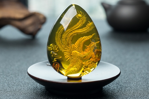 從入藥到佩戴，究竟琥珀有什么作用？