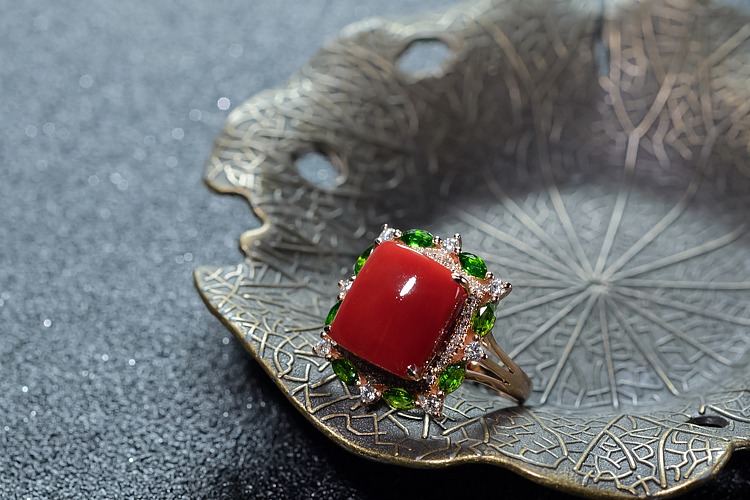 紅珊瑚戒指價(jià)格要如何評估？18K金紅珊瑚戒指圖片欣賞（2）