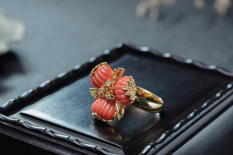 紅珊瑚戒指價(jià)格要如何評估？18K金紅珊瑚戒指圖片欣賞（9）