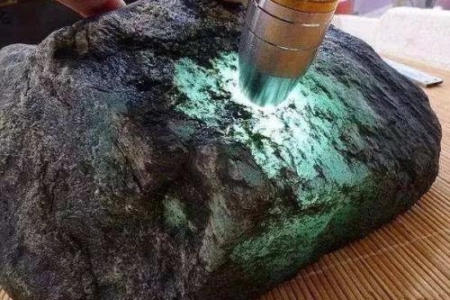 賭石有內(nèi)幕！賭石它到底賭什么？