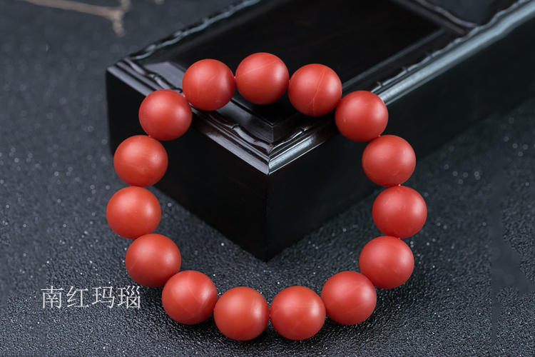 怎樣鑒別紅珊瑚？紅珊瑚與南紅瑪瑙對(duì)比圖片詳解（3）
