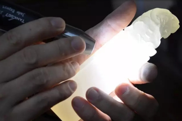 用電筒怎么看玉的真假？怎樣區(qū)分玉的真假？