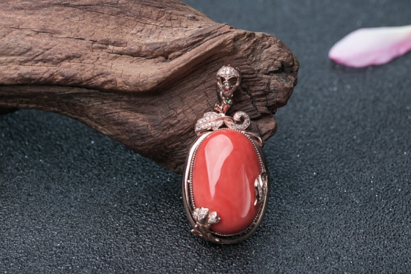 臺(tái)灣紅珊瑚吊墜價(jià)格如何？臺(tái)灣紅珊瑚貴嗎？