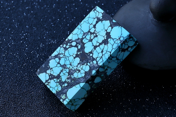 綠松石怎樣鑒定真假？主要看這3點(diǎn)