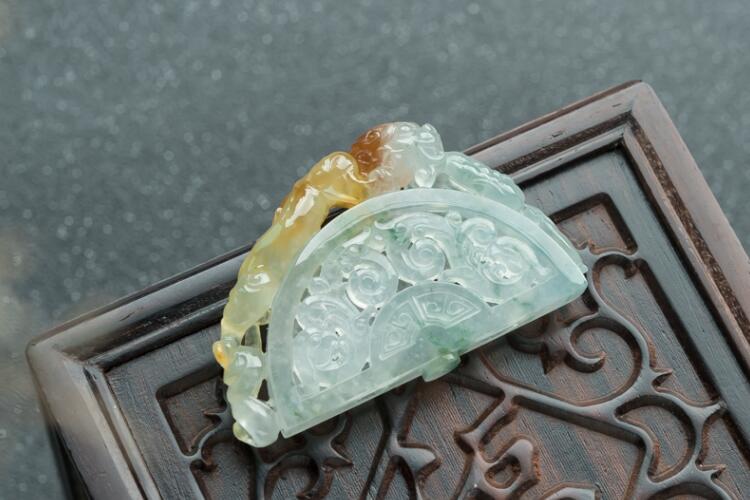 玉和翡翠哪個(gè)好？翡翠精品圖片欣賞（1）