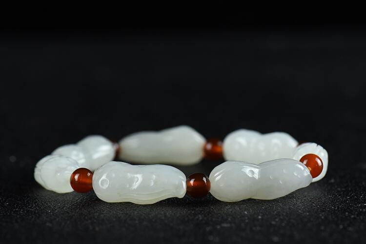 玉和翡翠哪個(gè)好？翡翠精品圖片欣賞（6）
