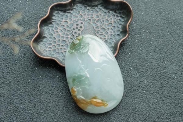 玉和翡翠哪個(gè)好？翡翠精品圖片欣賞