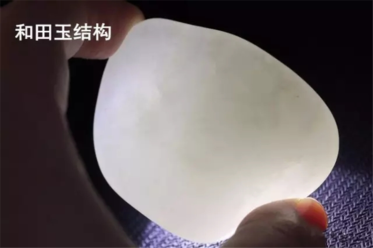 燈光下的真假和田白玉，用電筒怎么看玉的真假？（2）