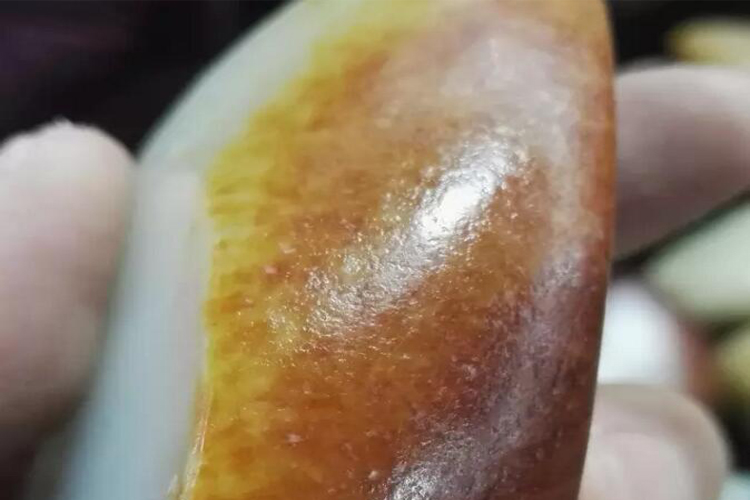 和田玉怎么鑒定真假？如何判斷和田玉籽料的皮色真假？（3）