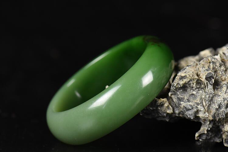 和田玉手鐲一般多少錢？各地和田玉價(jià)格對(duì)比（6）