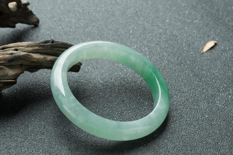 玉鐲的價格為何差距巨大？翡翠玉鐲的價格最低是多少？（3）