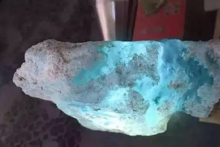 翡翠原石怎么辨別真假？翡翠玉石鑒別方法（6）