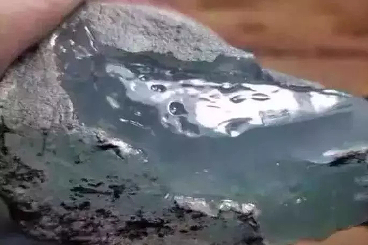 翡翠原石怎么辨別真假？翡翠玉石鑒別方法（4）