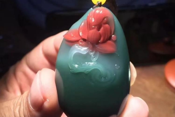紫綠瑪瑙有什么特征？紫綠瑪瑙圖集賞析