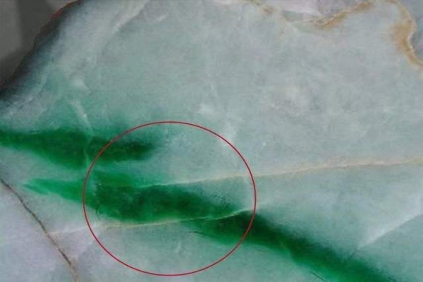 翡翠裂紋該如何分辨？翡翠裂紋和石紋的區(qū)別？