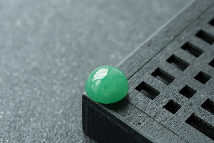 戒面翡翠應(yīng)該如何挑選？翡翠戒面圖片大全（10）