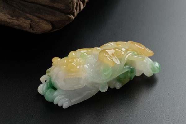 三彩翡翠是什么？福祿壽三彩翡翠又是什么？