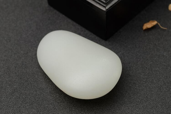 和田玉顏色分類有哪些品種？和田玉各品種有何特點(diǎn)？