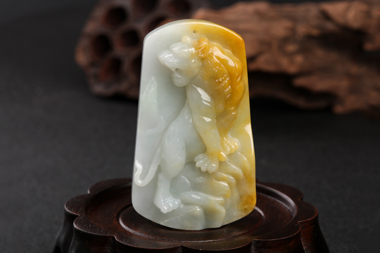 翡翠虎牌的寓意有哪些，翡翠虎牌鑒賞（6）