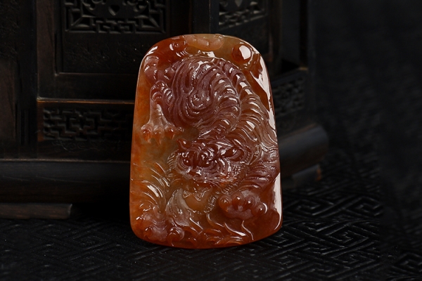 翡翠虎牌的寓意有哪些，翡翠虎牌鑒賞