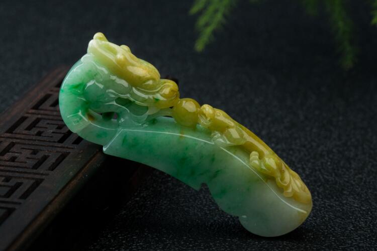 黃加綠翡翠為何受歡迎？黃加綠翡翠圖片欣賞（4）