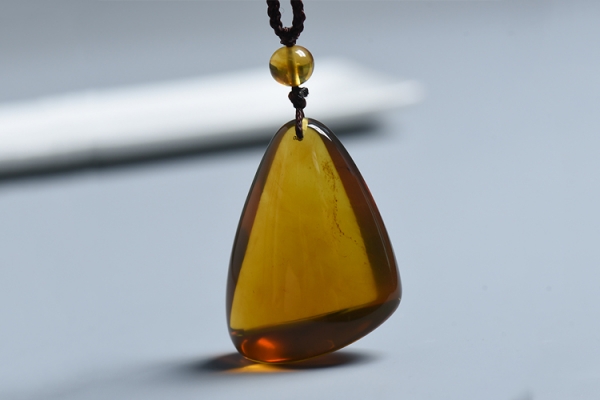 琥珀價(jià)格多少錢一克？不同顏色的琥珀價(jià)格是多少？