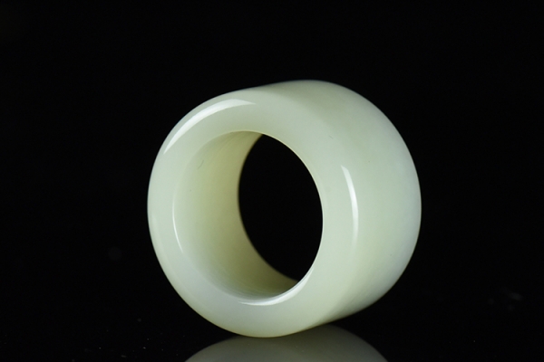 白玉扳指的價(jià)格是多少？白玉扳指價(jià)格介紹？