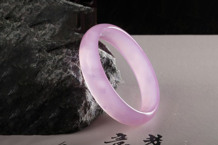 玉髓圖片及價(jià)格介紹？不同顏色的玉髓圖片及價(jià)格（3）