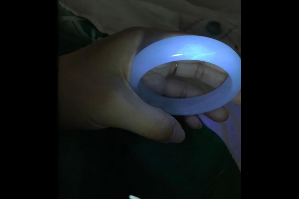 如何鑒定翡翠真假？注蠟翡翠的真假鑒別技巧