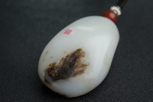 怎么鑒別和田玉？染色和田玉的特點(diǎn)是什么？