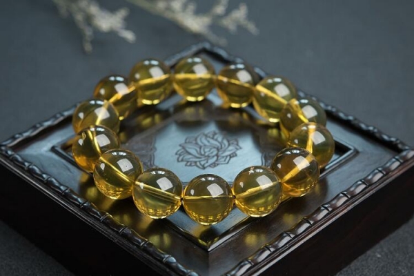 琥珀手串價格和哪些因素有關(guān)？琥珀手串具體的價格是多少？