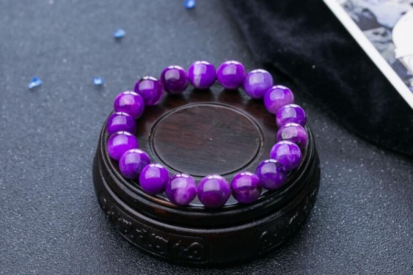 舒俱來(lái)石是何物？舒俱來(lái)是天然寶石嗎？
