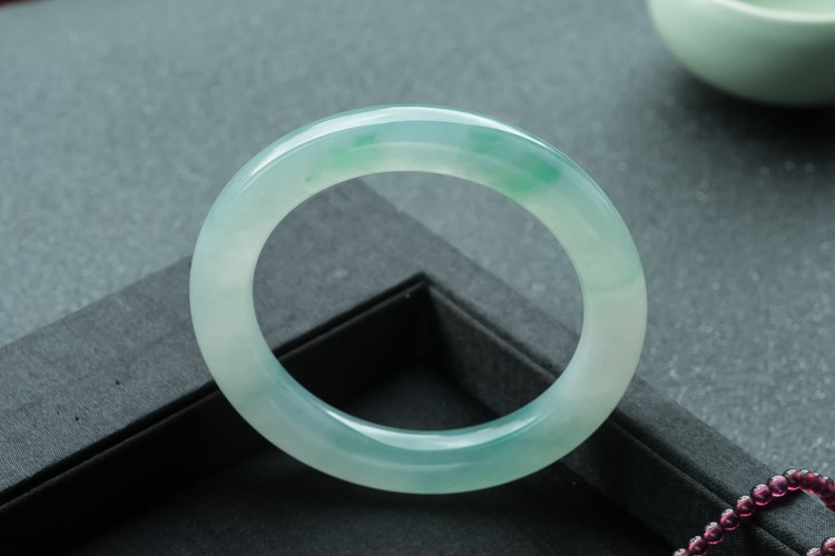 人養(yǎng)玉三年玉養(yǎng)人一生是什么意思？人真的能養(yǎng)玉嗎？（6）