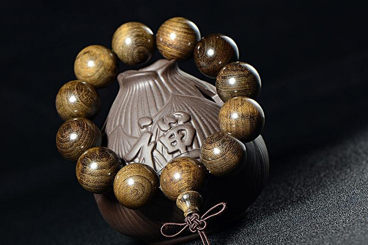 金絲楠陰沉木手串價格是多少？為何市場上的金絲楠價格差距巨大？（1）