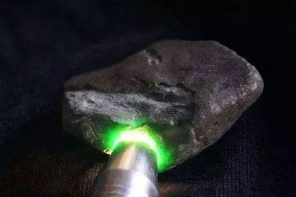 翡翠毛石什么樣的好？翡翠毛石圖片賞析