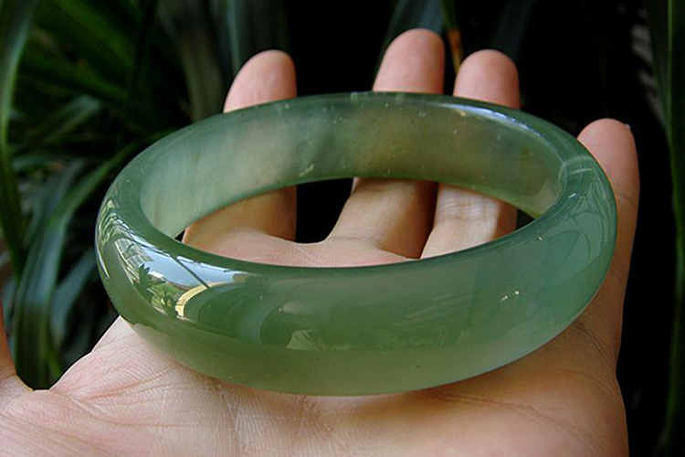 岫巖玉手鐲價(jià)格介紹，岫巖玉手鐲價(jià)格是多少？（3）
