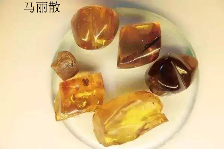 琥珀真假怎么簡(jiǎn)單鑒別？簡(jiǎn)單的琥珀鑒別方法一定要知道（5）