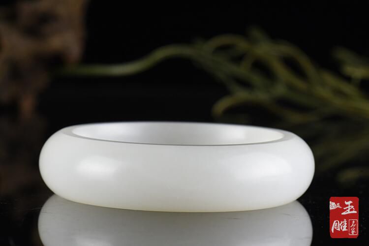 和田玉手鐲多少錢-玉雕名家