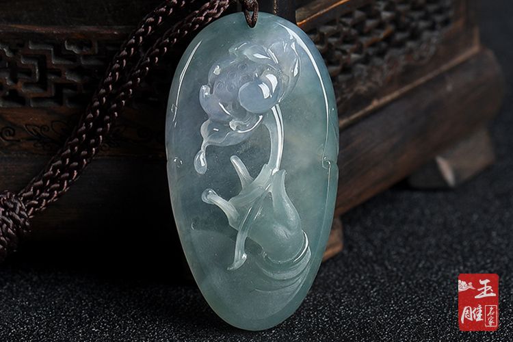 荷花象征著什么-玉雕名家