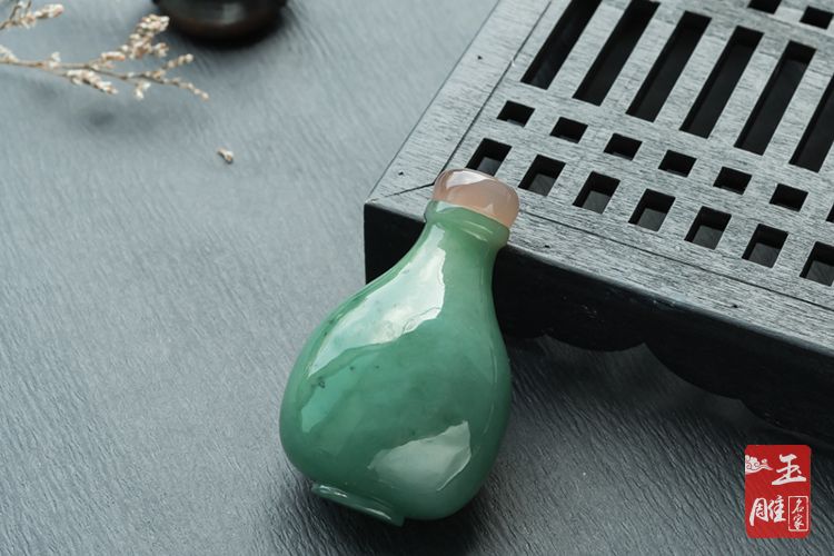 鼻煙壺的使用-玉雕名家